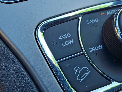 Used 2020 Jeep Grand Cherokee Laredo AWD/4WD image 24