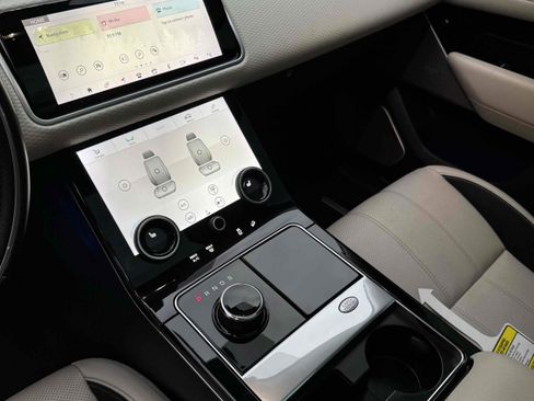 Used 2019 Land Rover Range Rover Velar R-Dynamic SE image 41