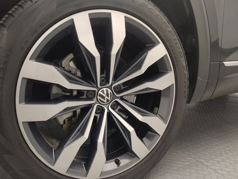 Used 2021 Volkswagen Atlas SEL R-Line image 31