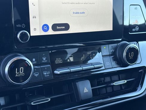 Used 2023 Toyota Highlander XLE image 24