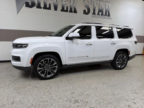 Used 2022 Jeep Grand Wagoneer Series III w/ Rear Seat Video Group 1 image 4