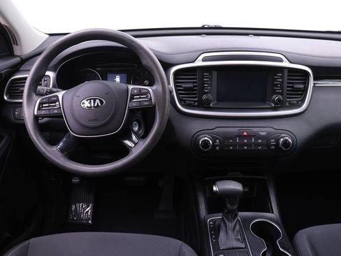 Used 2019 Kia Sorento LX image 5