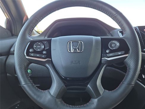 Used 2024 Honda Passport Black Edition image 12