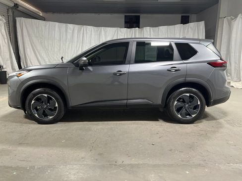 Used 2024 Nissan Rogue SV AWD/4WD image 4