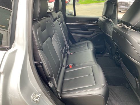 Used 2025 Jeep Grand Cherokee Limited image 26