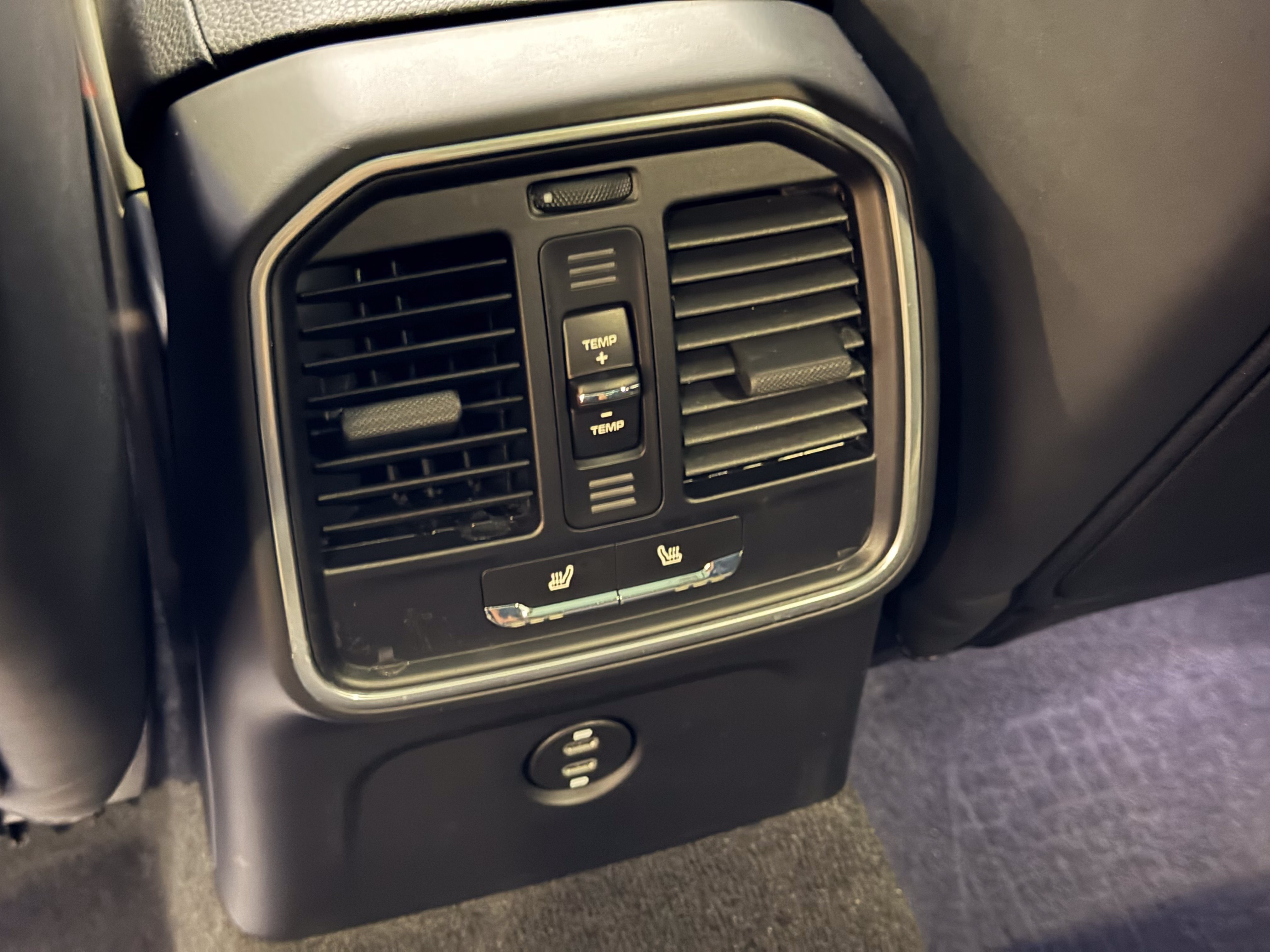 Certified 2026 Porsche Macan AWD/4WD image 24