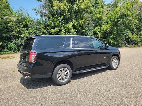 Used 2023 Chevrolet Suburban Premier AWD/4WD image 11