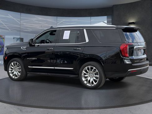 Certified 2022 GMC Yukon SLT w/ SLT Luxury Package AWD/4WD image 4