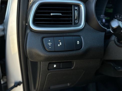 Used 2020 Kia Sorento LX image 12