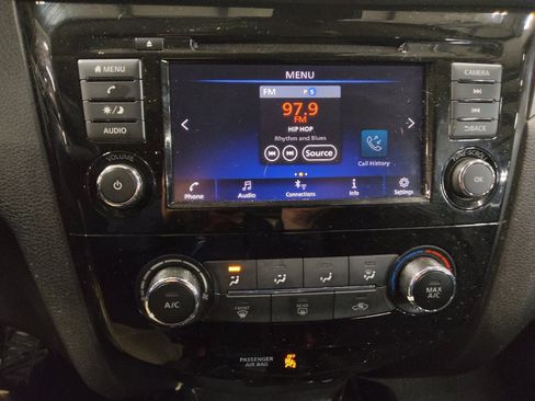 Used 2021 Nissan Rogue Sport S image 25