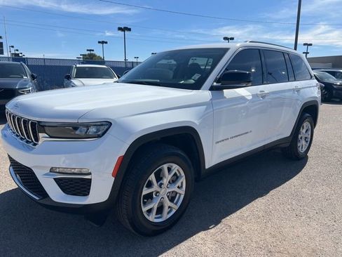 Used 2023 Jeep Grand Cherokee Limited w/ Trailer Tow Prep Group (B) image 7