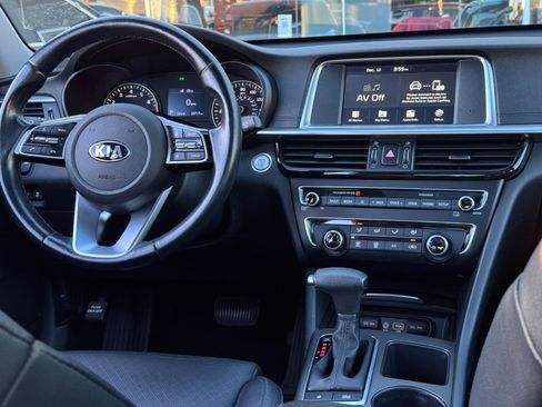 Used 2020 Kia Optima SE image 25