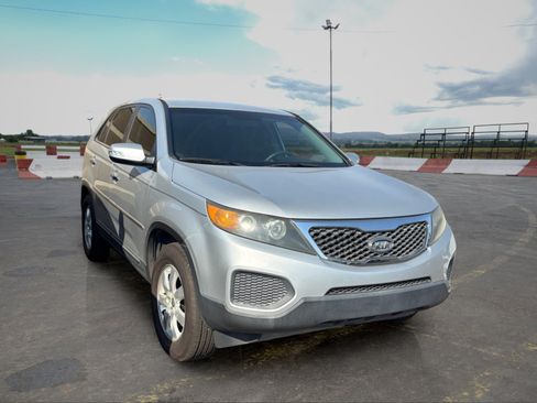 Used 2012 Kia Sorento FWD image 2