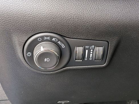 Used 2024 Jeep Compass Latitude w/ Sun and Sound Group image 26