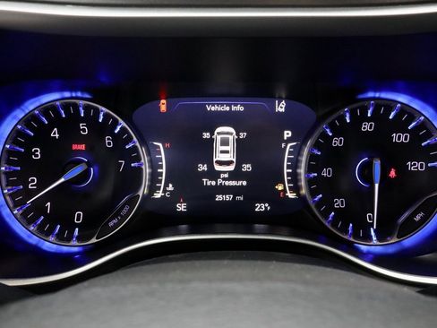 Used 2024 Chrysler Pacifica Touring-L image 29