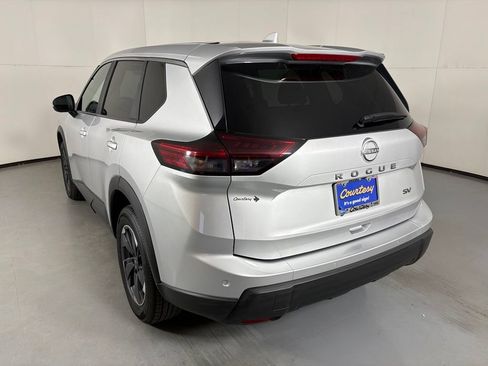 Used 2024 Nissan Rogue SV FWD image 6