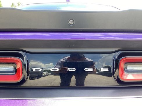 Used 2016 Dodge Challenger R/T Scat Pack w/ Leather Interior Group RWD image 18