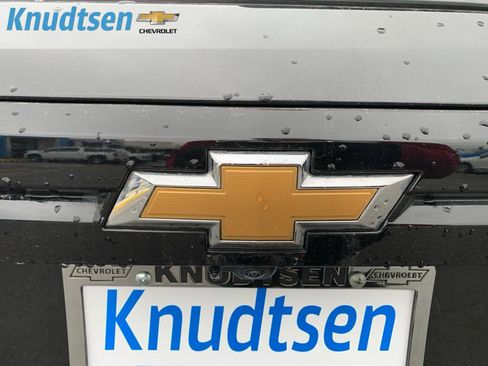 Used 2025 Chevrolet Traverse LT image 9