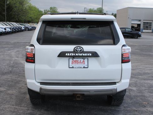 Used 2017 Toyota 4Runner TRD Off-Road Premium AWD/4WD image 6