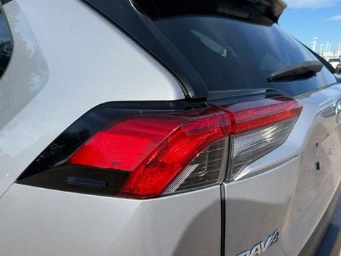 Used 2020 Toyota RAV4 XLE w/ Convenience Package AWD/4WD image 12
