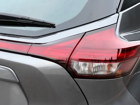 Used 2024 Nissan Kicks SV image 34