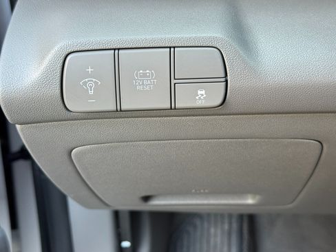Used 2025 Hyundai Elantra Hybrid FWD image 16