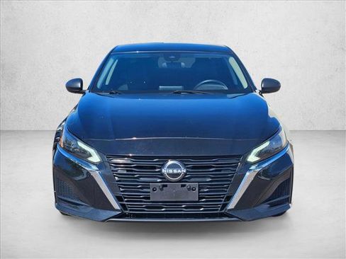 Used 2024 Nissan Altima 2.5 SV FWD image 2