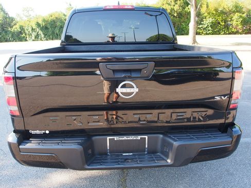 Used 2023 Nissan Frontier SV RWD image 6