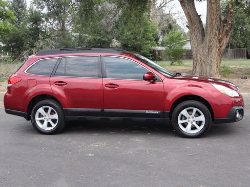 Used 2014 Subaru Outback 2.5i Premium AWD/4WD image 3