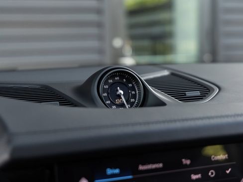 New 2026 Porsche Cayenne Coupe AWD/4WD image 31