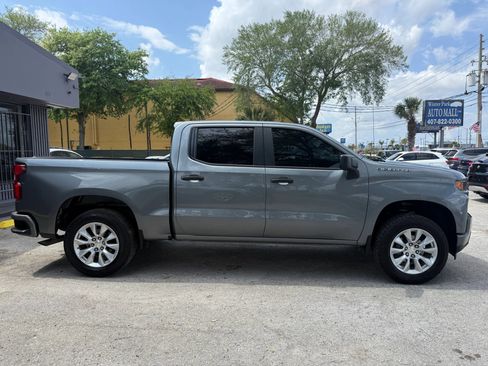 Used 2020 Chevrolet Silverado 1500 Custom w/ Custom Value Package RWD image 4