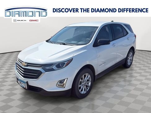 Used 2019 Chevrolet Equinox LS w/ LS Convenience Package AWD/4WD image 1