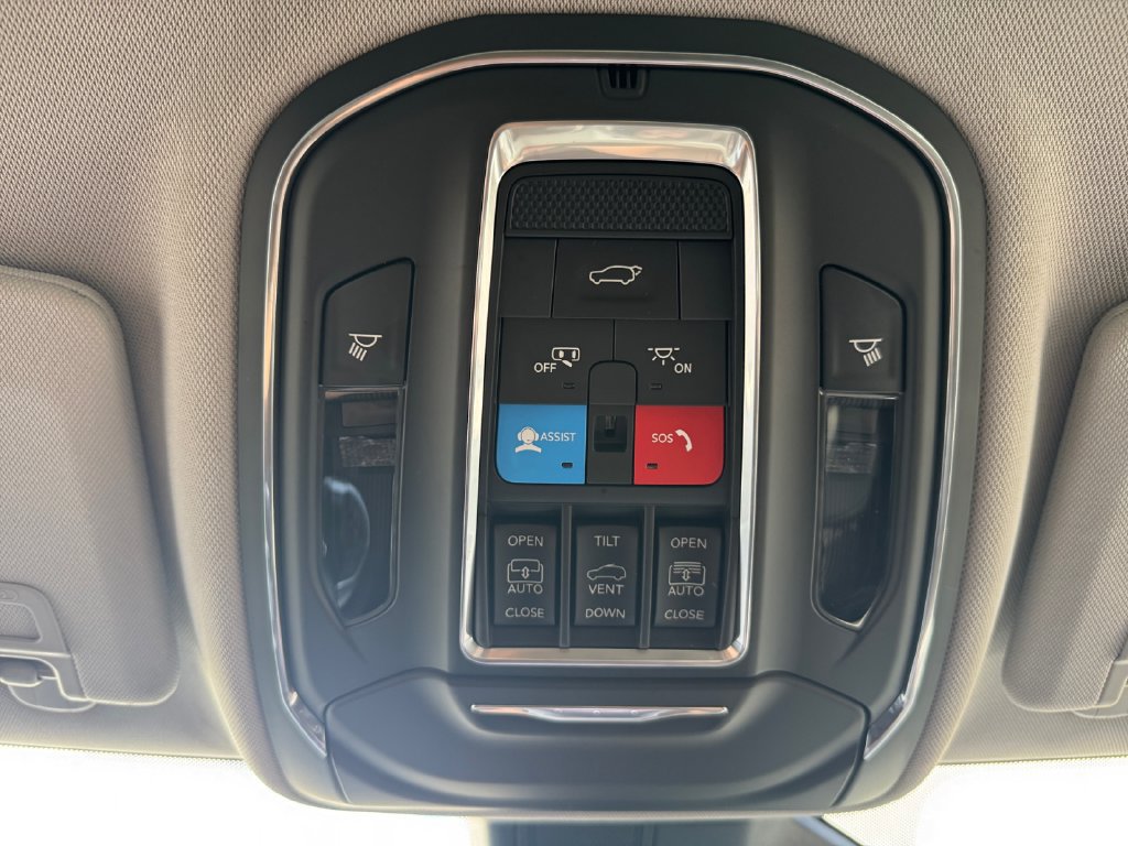 Used 2022 Jeep Grand Cherokee Limited AWD/4WD image 26