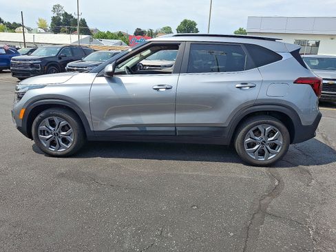 Used 2024 Kia Seltos S AWD/4WD image 2