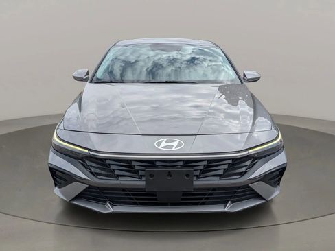 Used 2024 Hyundai Elantra SEL w/ Convenience Package image 2