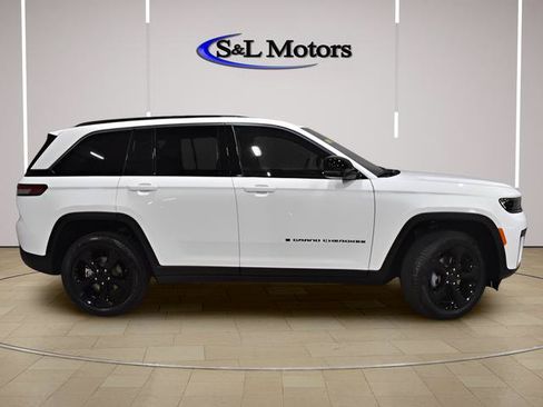 New 2026 Jeep Grand Cherokee Limited w/ Limited Altitude Package AWD/4WD image 7