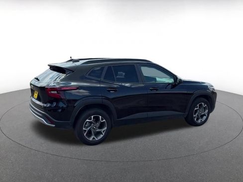 Used 2025 Chevrolet Trax LT FWD image 14