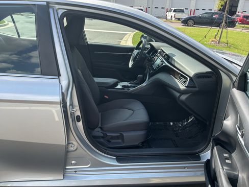 Used 2020 Toyota Camry LE FWD image 32