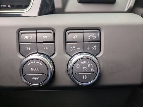 Used 2025 GMC Sierra 2500 AT4X image 29