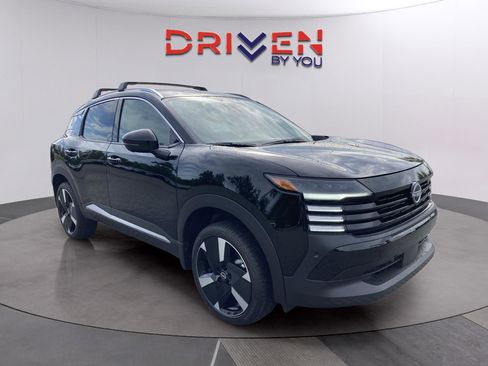 New 2025 Nissan Kicks SR image 8