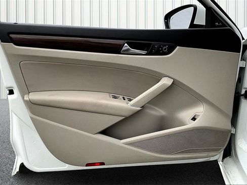 Used 2020 Volkswagen Passat 2.0T SEL image 20