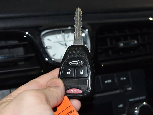 Used 2012 Chrysler 200 Touring FWD image 14