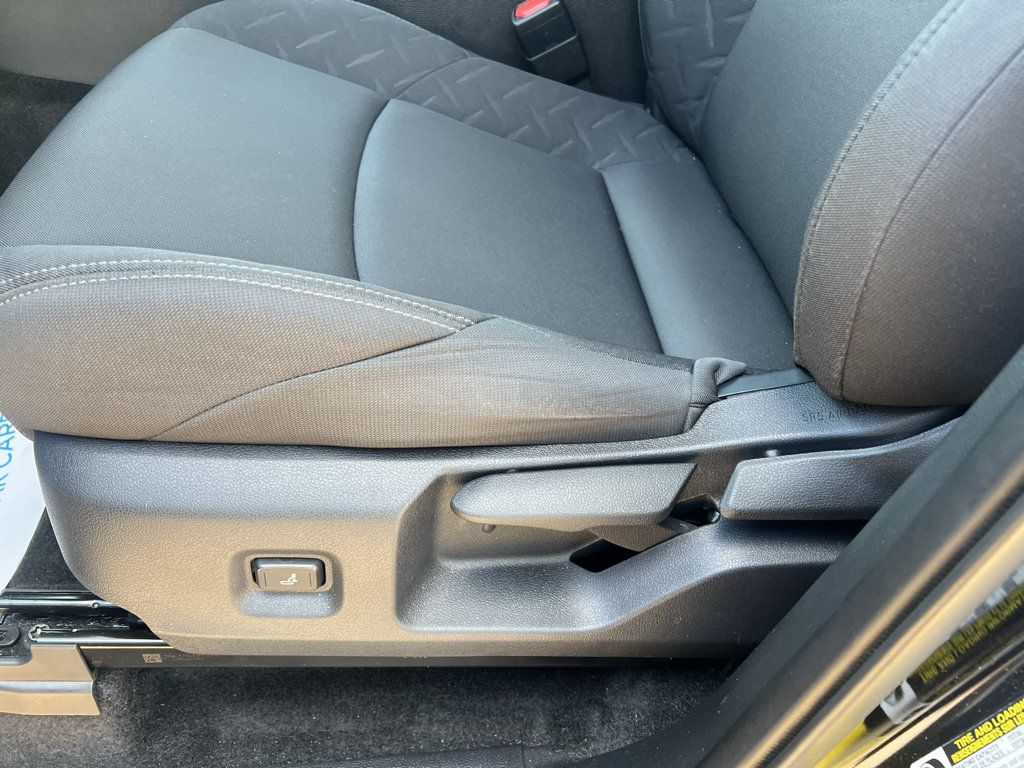 Used 2025 Toyota Tacoma SR5 AWD/4WD image 18
