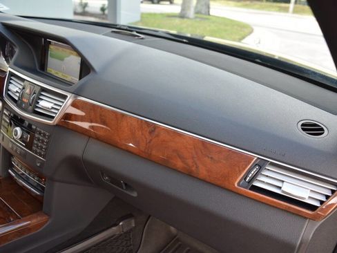 Used 2010 Mercedes-Benz E 350 4MATIC Sedan image 55