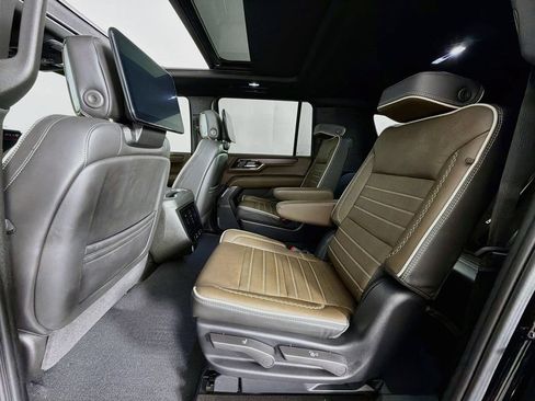 Used 2025 GMC Yukon XL Denali Ultimate AWD/4WD image 24