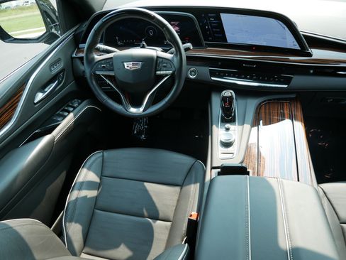 Used 2023 Cadillac Escalade ESV Premium Luxury w/ LPO, Radiant Package AWD/4WD image 7
