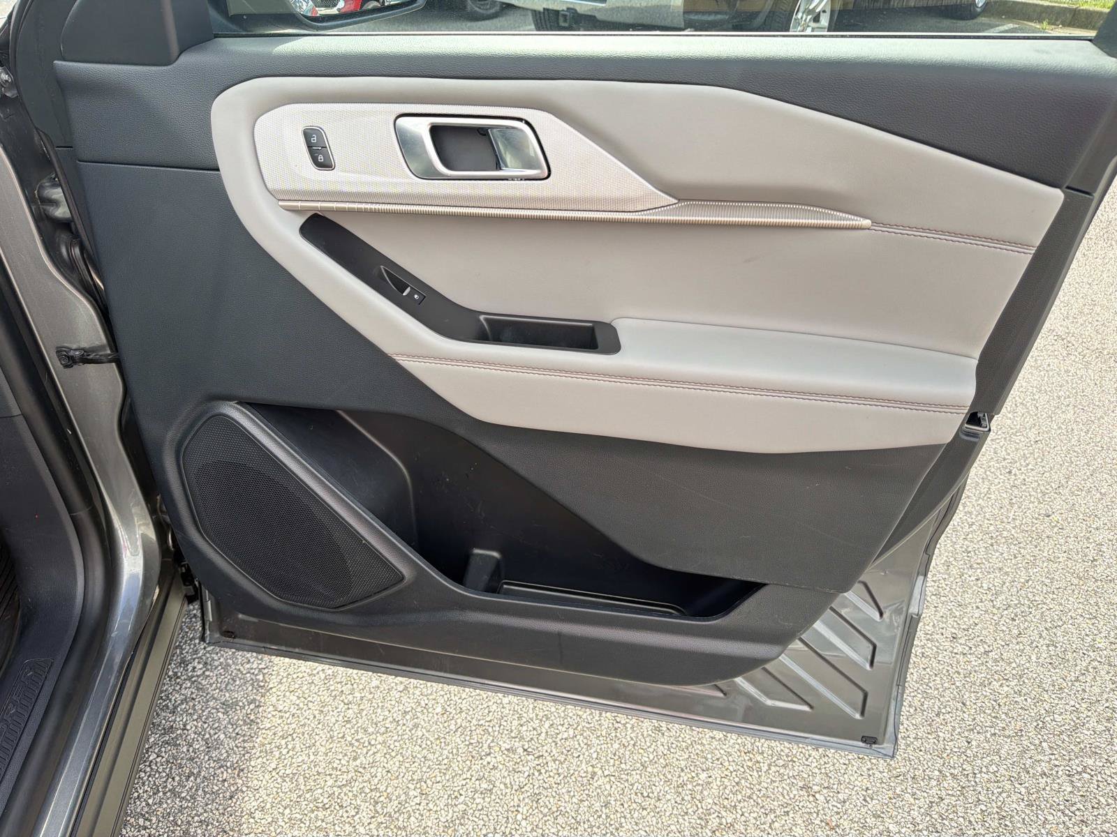 Used 2025 Ford Explorer Active w/ Active Comfort Package RWD image 15
