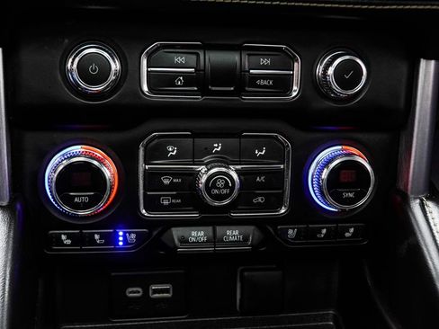 Used 2023 GMC Yukon SLT w/ SLT Premium Package RWD image 23