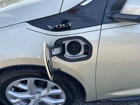 Used 2017 Chevrolet Volt Premier w/ Driver Confidence II Package image 52