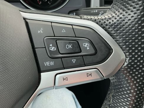 Used 2021 Volkswagen Atlas Cross Sport SE w/ Panoramic Sunroof Package image 18